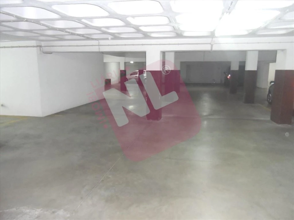 Apartamento T4 para Arrendamento em Lumiar Foto 28