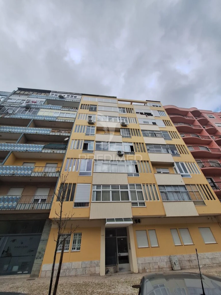 Apartamento T1 para Venda em Venteira