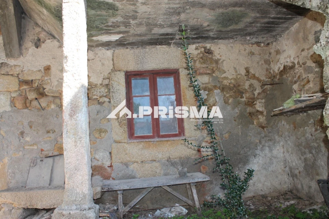 Moradia T4 para Venda em Alcains Foto 3