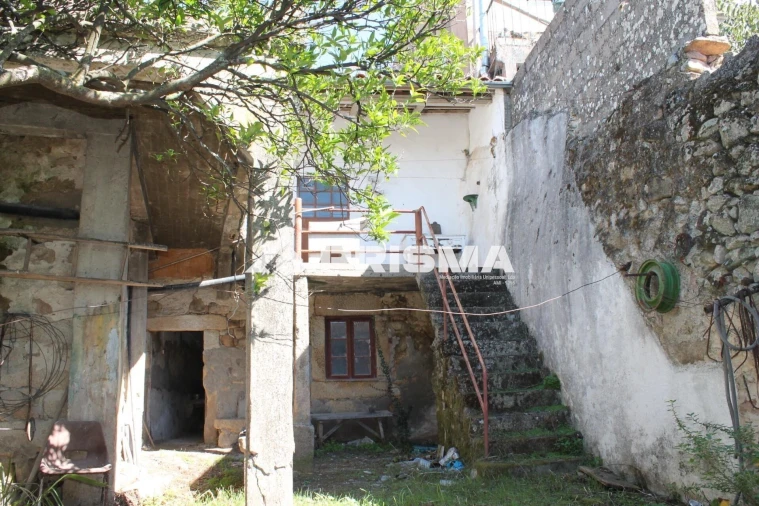 Moradia T4 para Venda em Alcains Foto 2