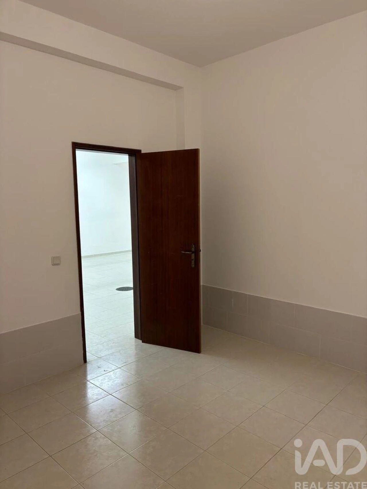 Loja para Arrendamento em Lagoa e Carvoeiro Foto 11