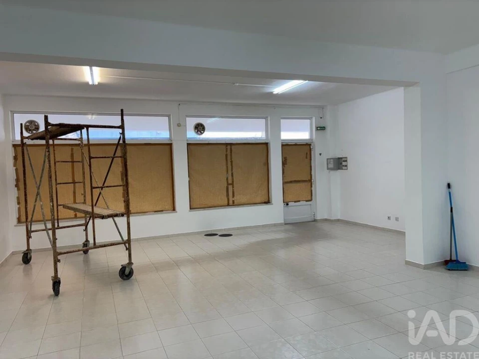 Loja para Arrendamento em Lagoa e Carvoeiro Foto 9