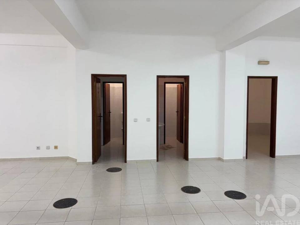 Loja para Arrendamento em Lagoa e Carvoeiro Foto 17