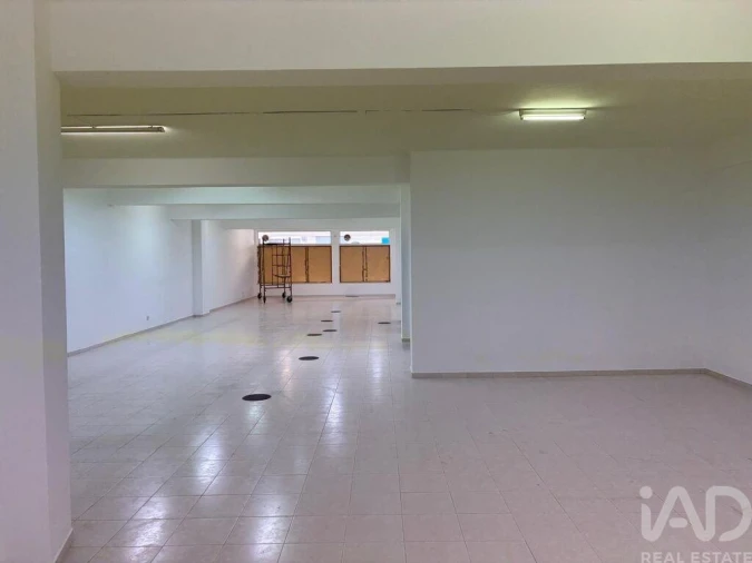 Loja para Arrendamento em Lagoa e Carvoeiro Foto 1