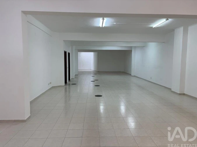 Loja para Arrendamento em Lagoa e Carvoeiro Foto 2