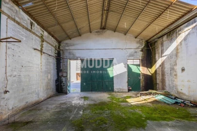 Armazém para Venda em Esgueira