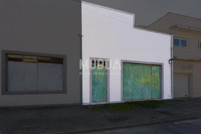 Armazém para Venda em Esgueira