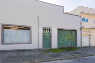 Armazém para Venda em Esgueira