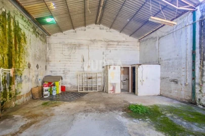 Armazém para Venda em Esgueira