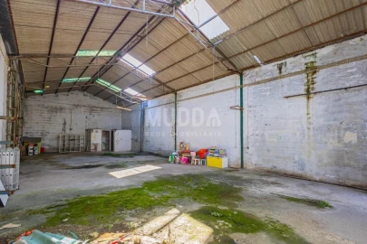 Armazém para Venda em Esgueira