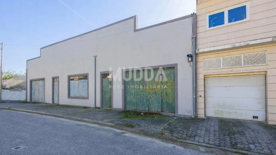 Armazém para Venda em Esgueira