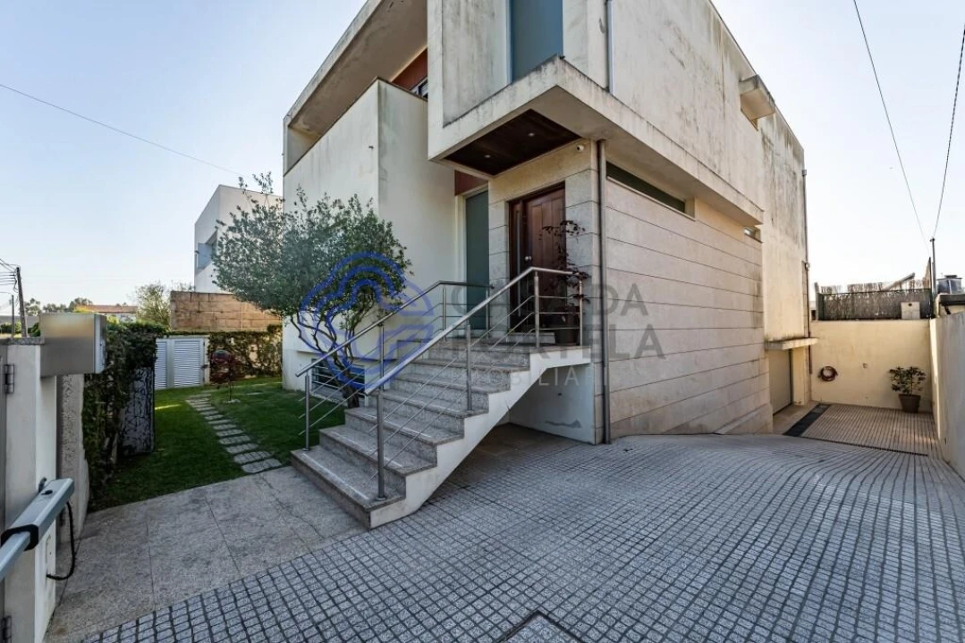 Moradia T4 para Venda em Nogueira e Silva Escura Foto 10