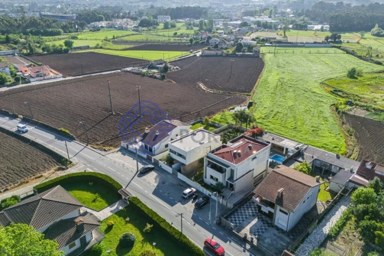 Moradia T4 para Venda em Nogueira e Silva Escura Foto 47