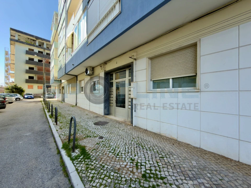 Apartamento T4 para Venda em Laranjeiro e Feijó Foto 4