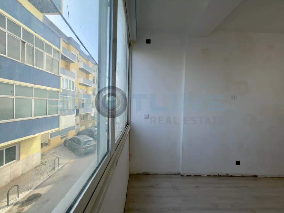 Apartamento T4 para Venda em Laranjeiro e Feijó Foto 27
