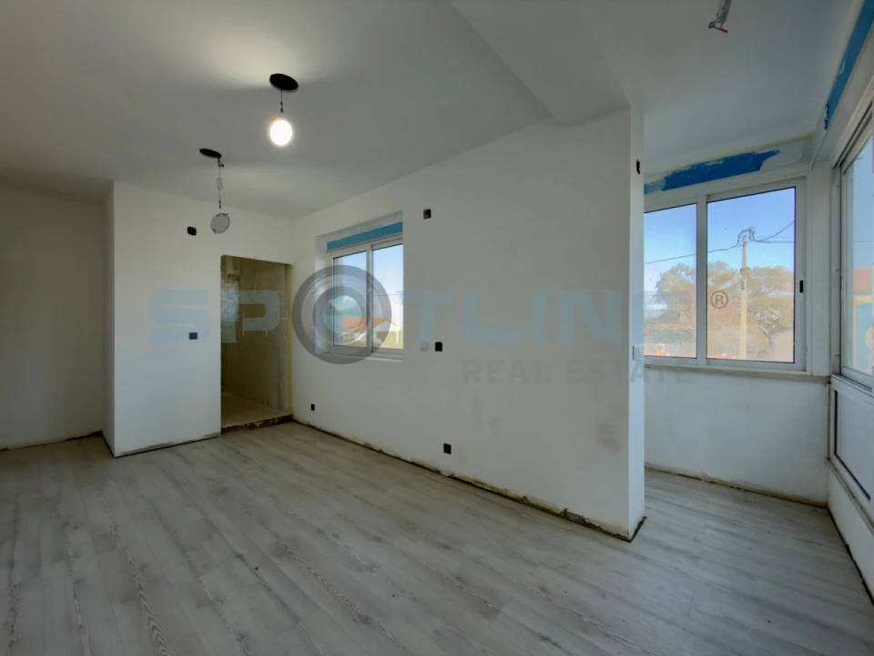 Apartamento T4 para Venda em Laranjeiro e Feijó Foto 31