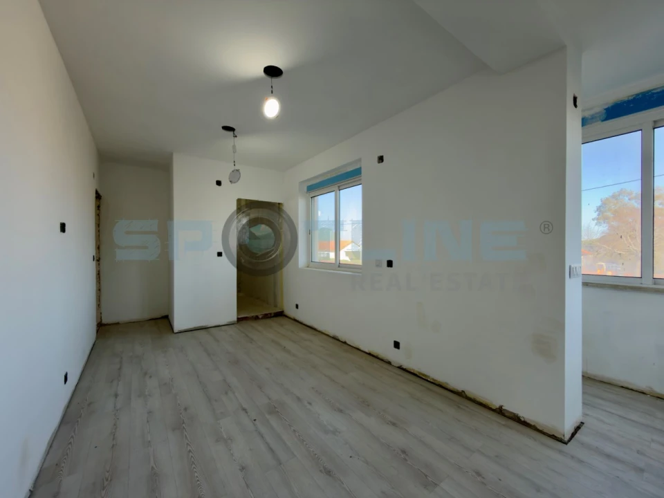 Apartamento T4 para Venda em Laranjeiro e Feijó Foto 32