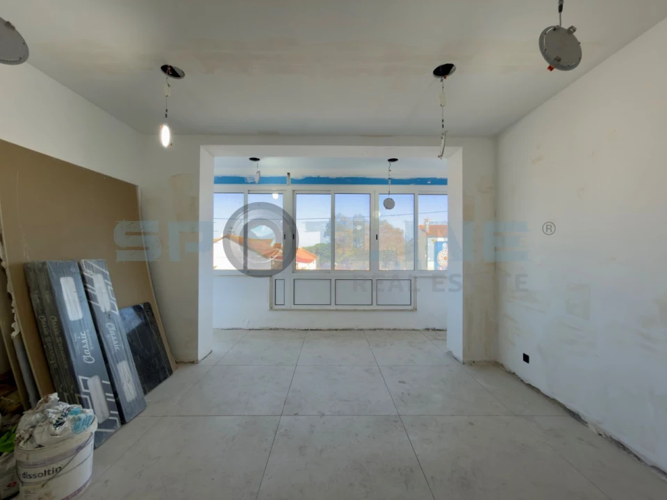 Apartamento T4 para Venda em Laranjeiro e Feijó Foto 53