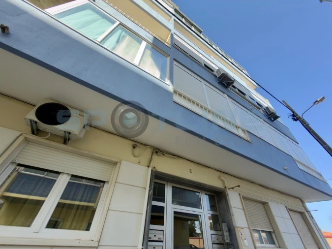 Apartamento T4 para Venda em Laranjeiro e Feijó Foto 2