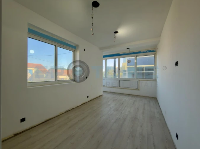 Apartamento T4 para Venda em Laranjeiro e Feijó Foto 28