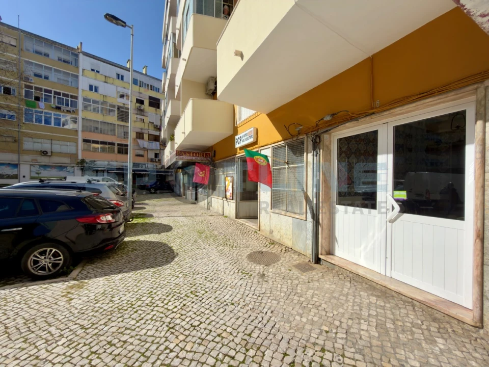 Apartamento T2 para Venda em Laranjeiro e Feijó Foto 2