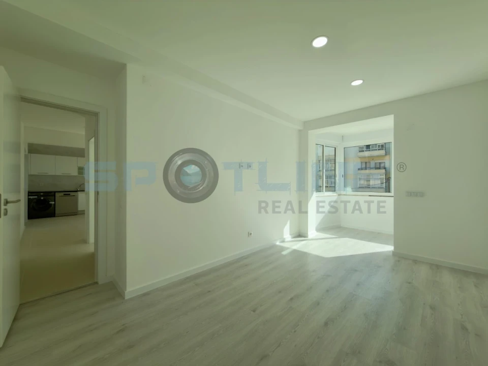 Apartamento T2 para Venda em Laranjeiro e Feijó Foto 32