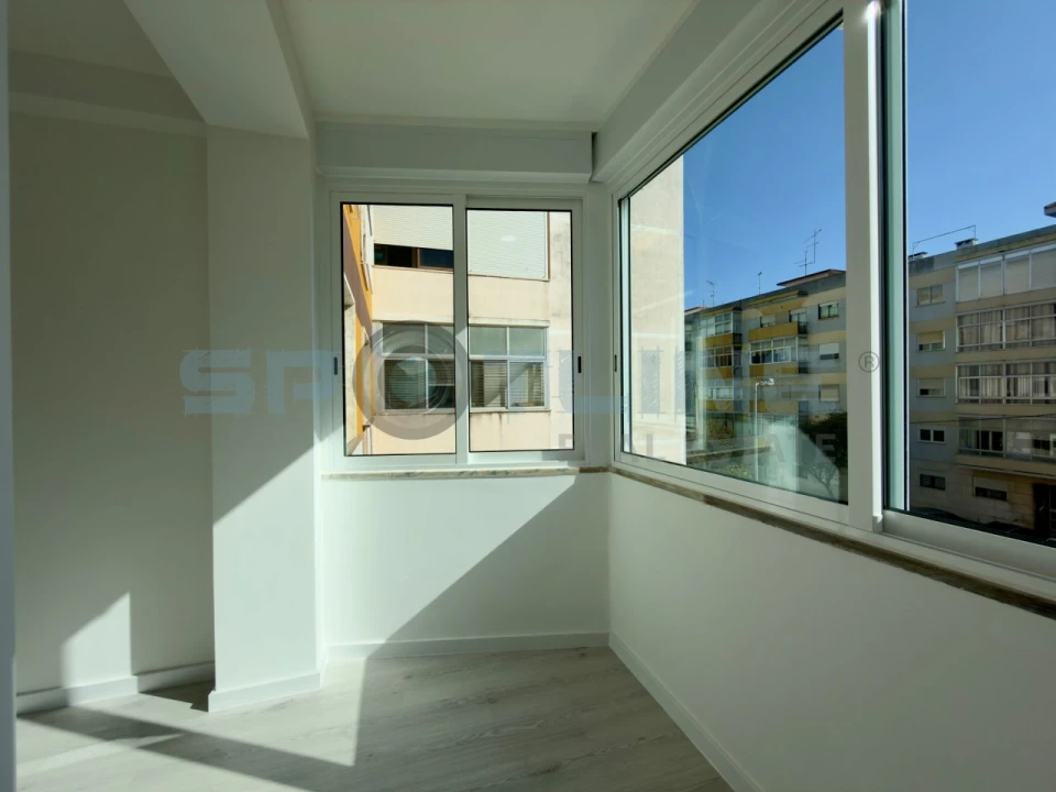 Apartamento T2 para Venda em Laranjeiro e Feijó Foto 34