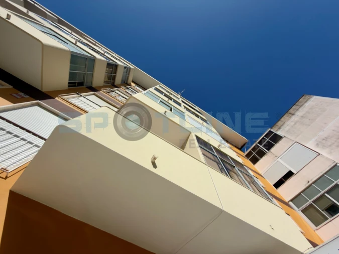 Apartamento T2 para Venda em Laranjeiro e Feijó Foto 1