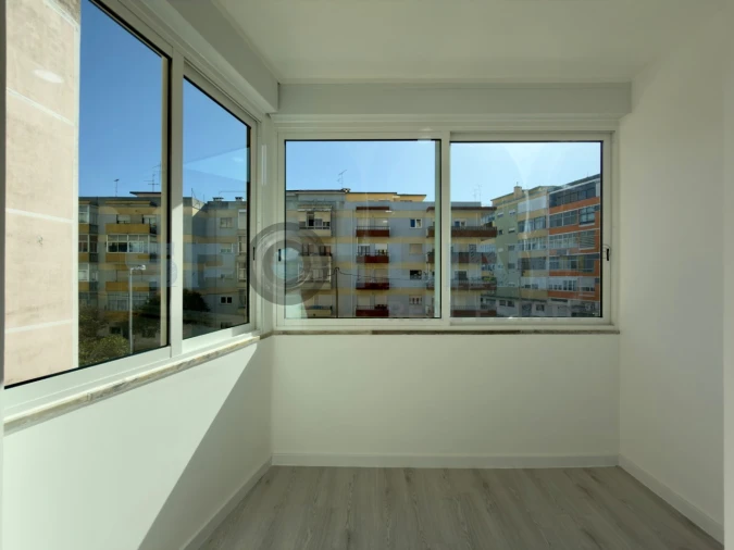 Apartamento T2 para Venda em Laranjeiro e Feijó Foto 38