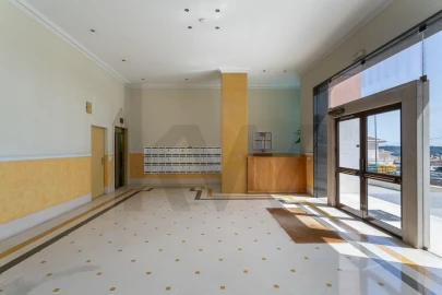 Apartamento T6 para Venda em Águas Livres