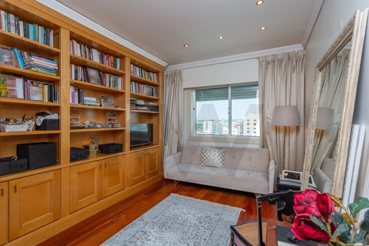 Apartamento T6 para Venda em Águas Livres Foto 17