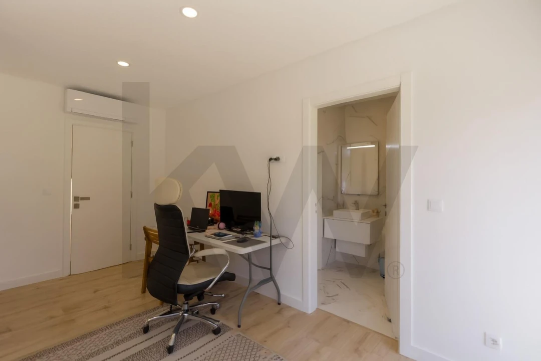 Moradia T4 para Venda em Santo Estêvão Foto 17