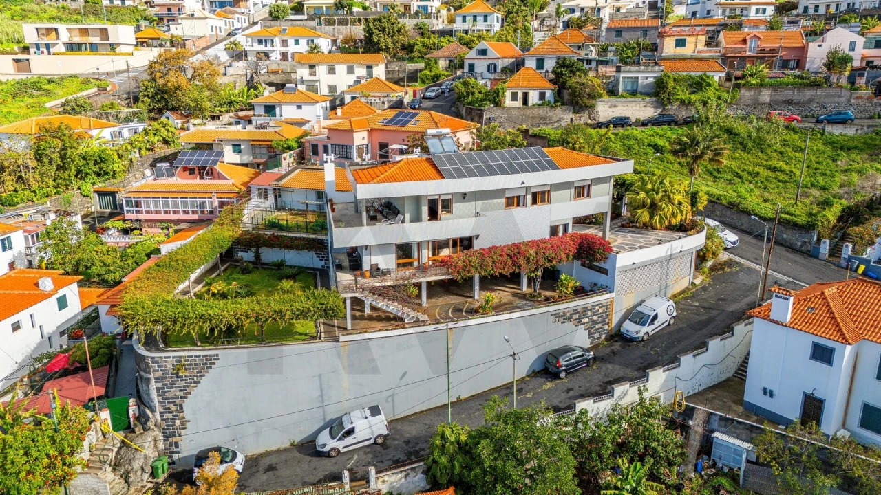 Moradia T4 para Venda em Funchal (Santa Maria Maior) Foto 9