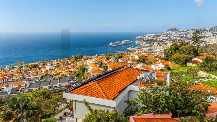 Moradia T4 para Venda em Funchal (Santa Maria Maior) Foto 2