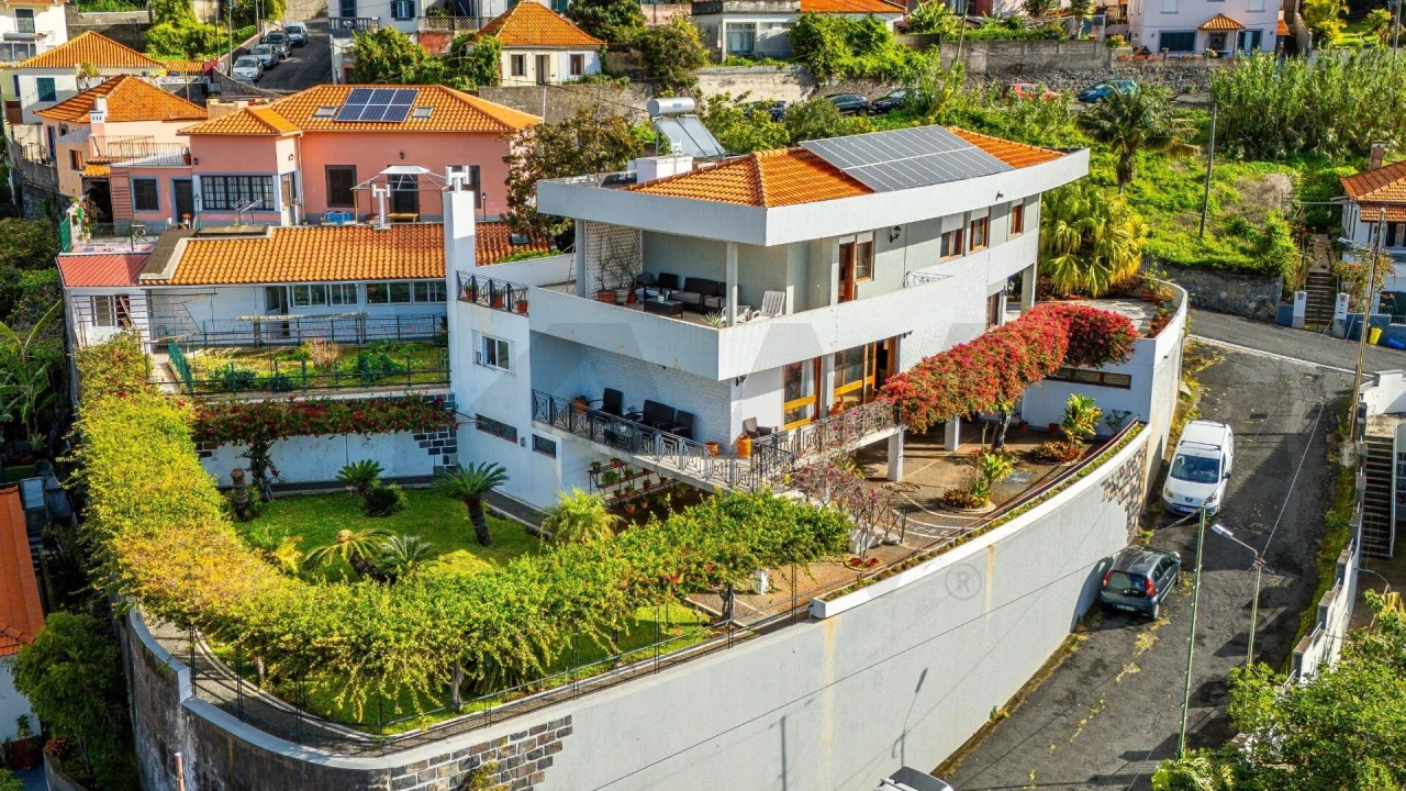 Moradia T4 para Venda em Funchal (Santa Maria Maior) Foto 10