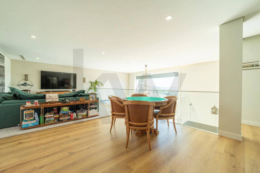 Apartamento T4 para Venda em Porto Salvo Foto 27