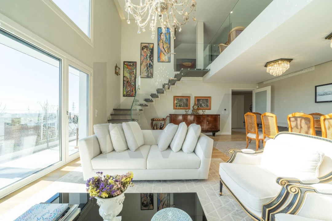 Apartamento T4 para Venda em Porto Salvo Foto 4