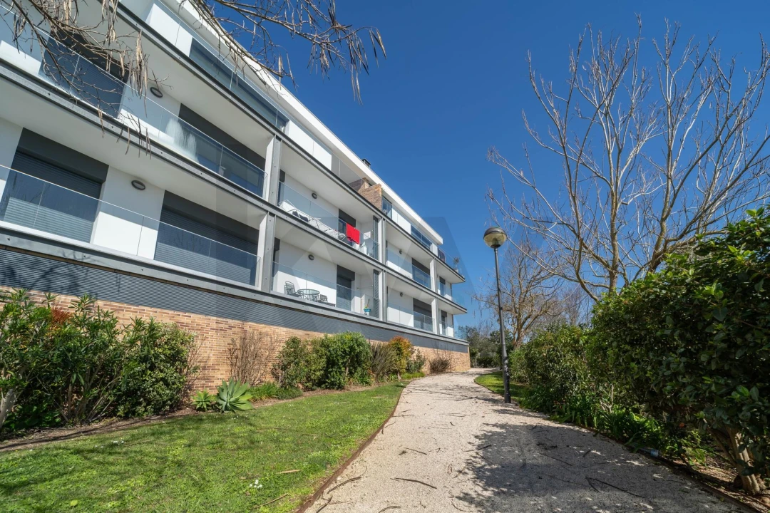 Apartamento T4 para Venda em Porto Salvo Foto 45