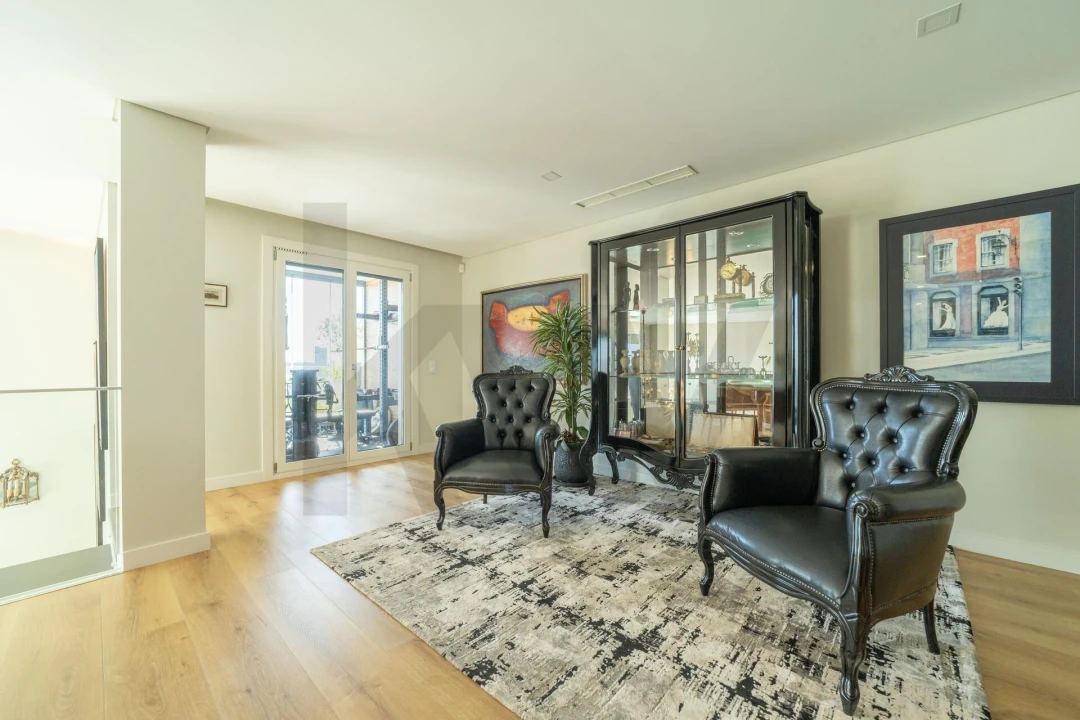 Apartamento T4 para Venda em Porto Salvo Foto 30