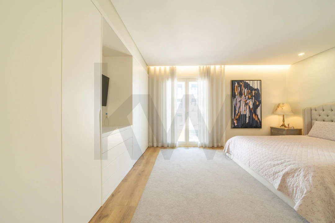 Apartamento T4 para Venda em Porto Salvo Foto 22