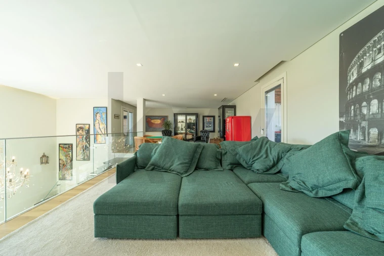 Apartamento T4 para Venda em Porto Salvo Foto 28