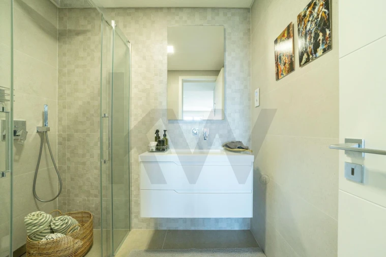 Apartamento T4 para Venda em Porto Salvo Foto 33