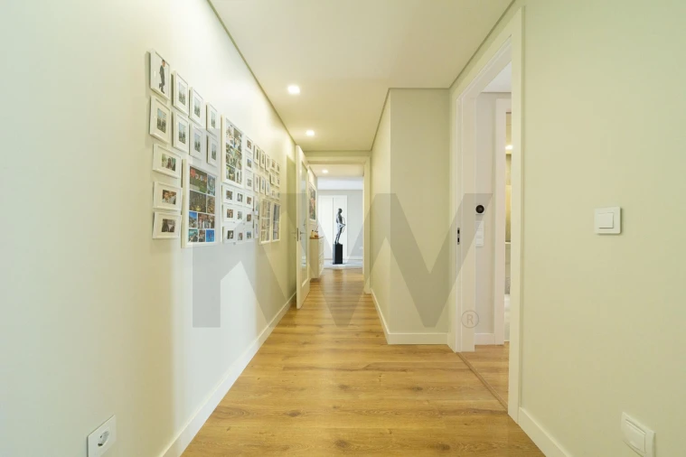 Apartamento T4 para Venda em Porto Salvo Foto 26