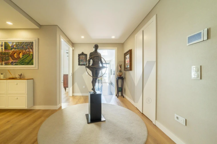 Apartamento T4 para Venda em Porto Salvo Foto 13