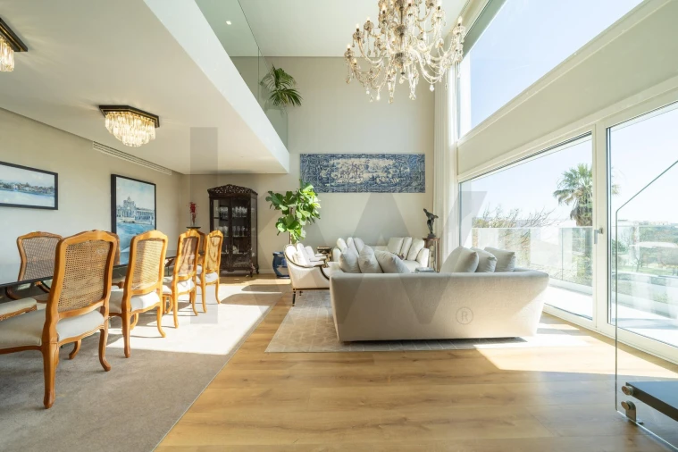 Apartamento T4 para Venda em Porto Salvo Foto 3