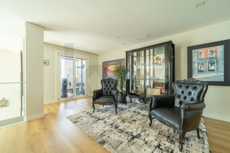 Apartamento T4 para Venda em Porto Salvo Foto 30