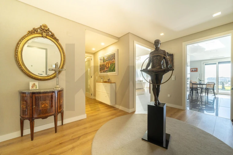 Apartamento T4 para Venda em Porto Salvo Foto 2