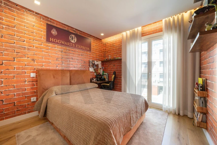 Apartamento T4 para Venda em Porto Salvo Foto 16