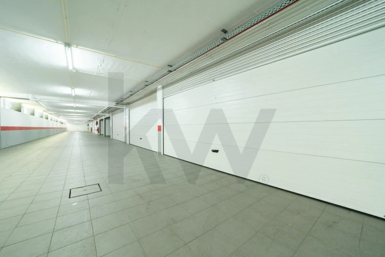 Apartamento T4 para Venda em Porto Salvo Foto 42