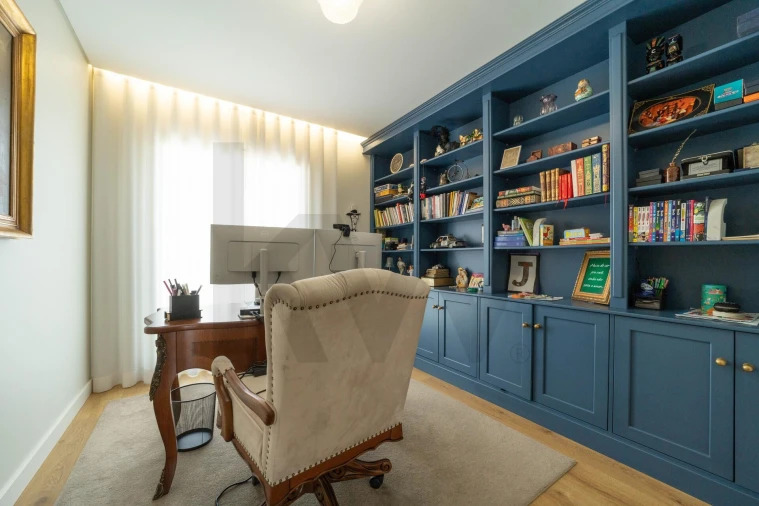 Apartamento T4 para Venda em Porto Salvo Foto 9